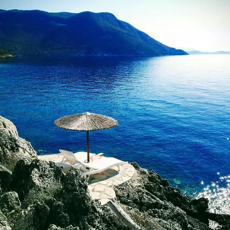 Beachfront Villa Eva ヴィラ